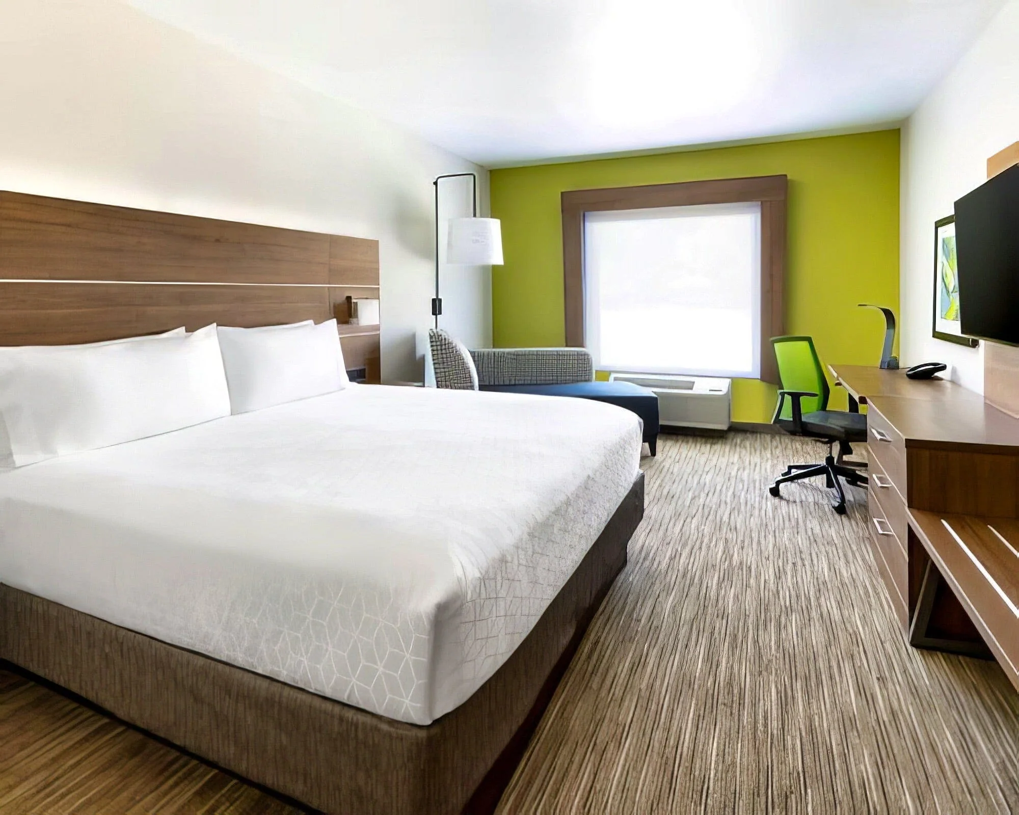 Holiday Inn Express & Suites Oakhurst – Yosemite - Image 2